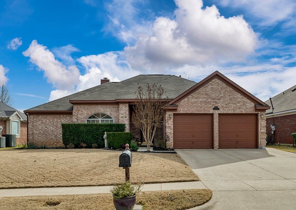 828 Dr, Hurst, TX 76053 Zillow