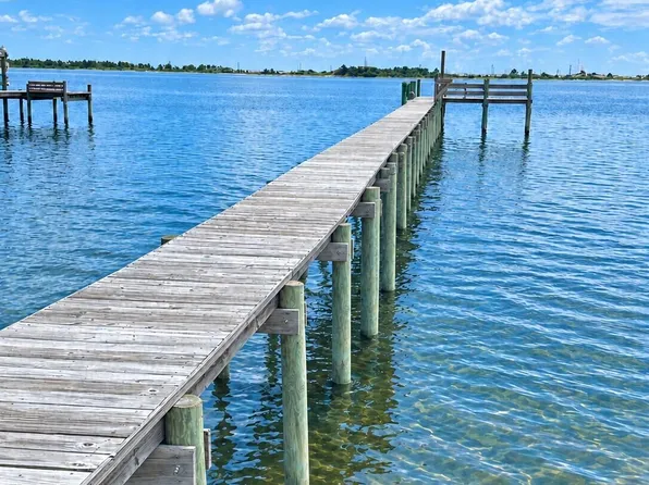 572 Parish Blvd, Mary Esther, FL 32569