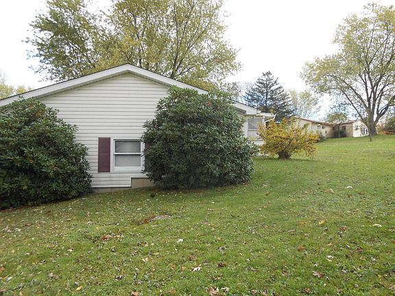 3rd image of 413 Hillcrest Dr