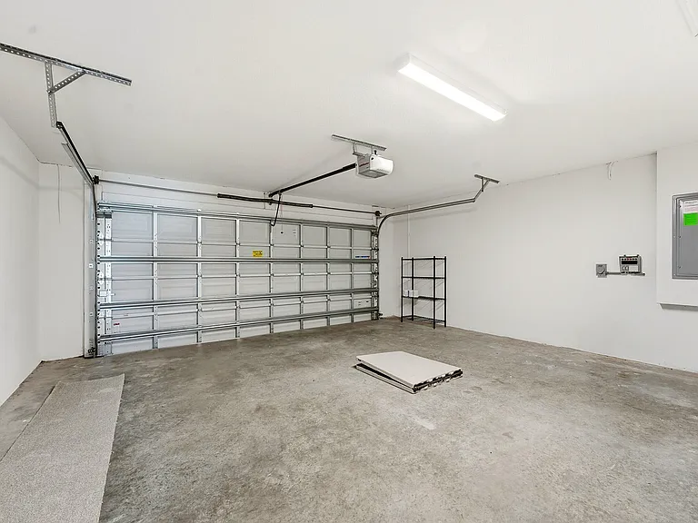 1692 SW Alvaton Ave — Photo 33