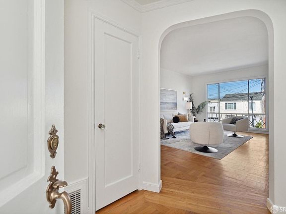 3rd image of 2325 Ortega St