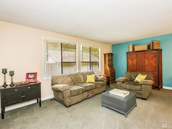 Good-sized living room
