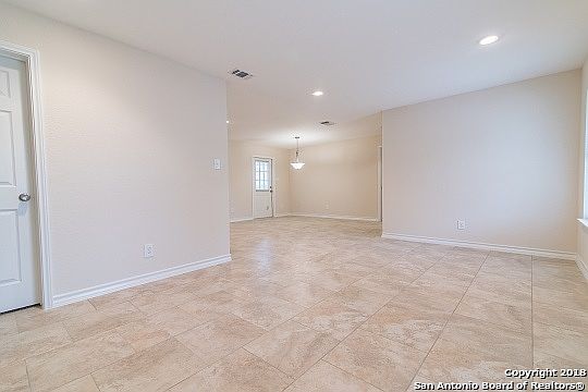 4th image of 454 Vincent St