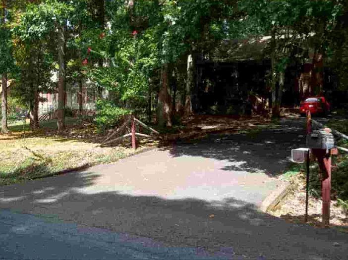 2nd image of 704 Jefferson Woods Dr