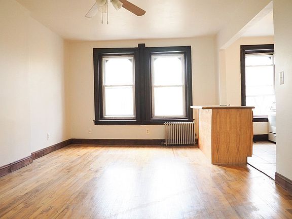 4th image of 866 Park Pl #3