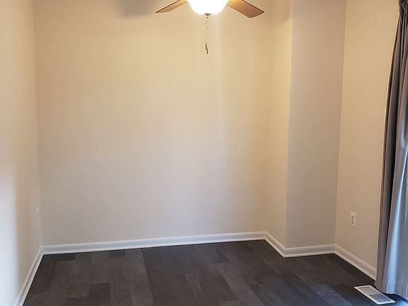 5th image of 202 Sanderson Dr
