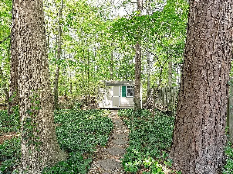 8908 Castle Point Dr — Photo 6