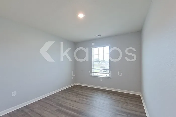 1111 Freedom Pkwy — Photo 31