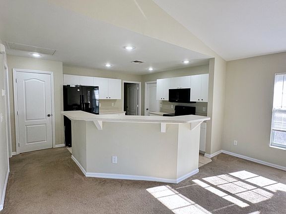 3rd image of 2816 NE 4th Pl