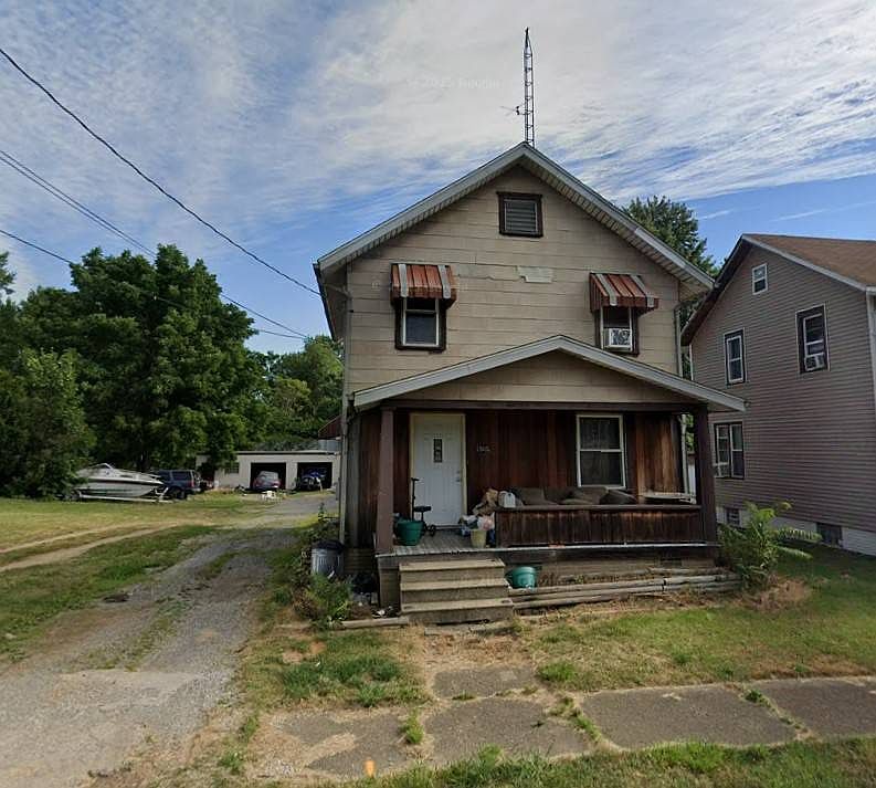 1st image of 1805 17th St NE