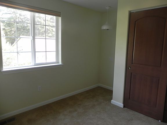 5th image of 1301 E Island Lake Dr