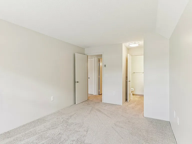 30-web-or-mls-Plantation St-S2708-022