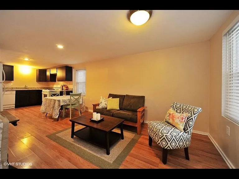 2710 W Fletcher St #1 — Photo 4