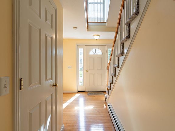 4th image of 6 Nantucket Court