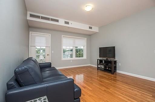 3rd image of 8 Walnut St Unit 407