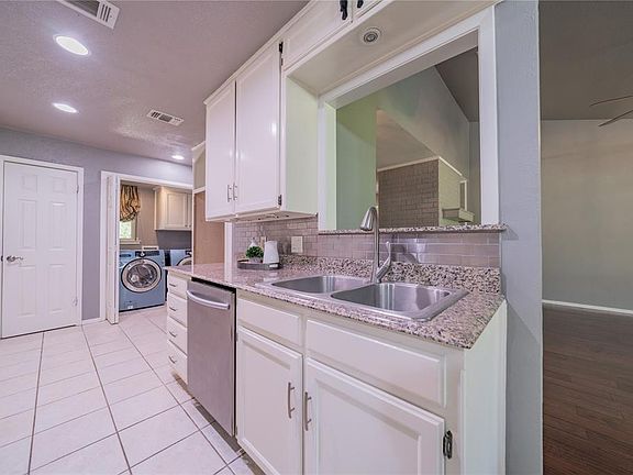 3rd image of 6416 Kingston Dr