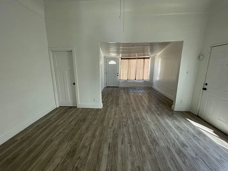 516 S 6th Ave — Photo 3