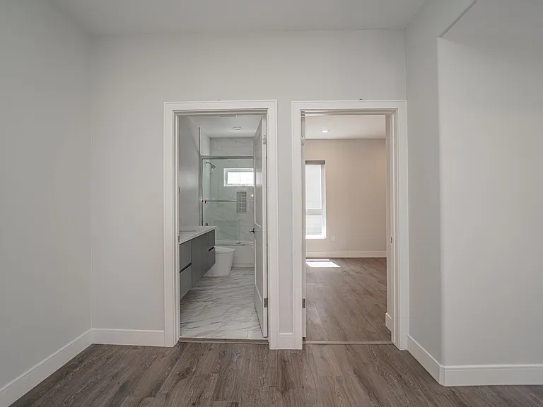 4526 1/2 Saint Charles Pl — Photo 7