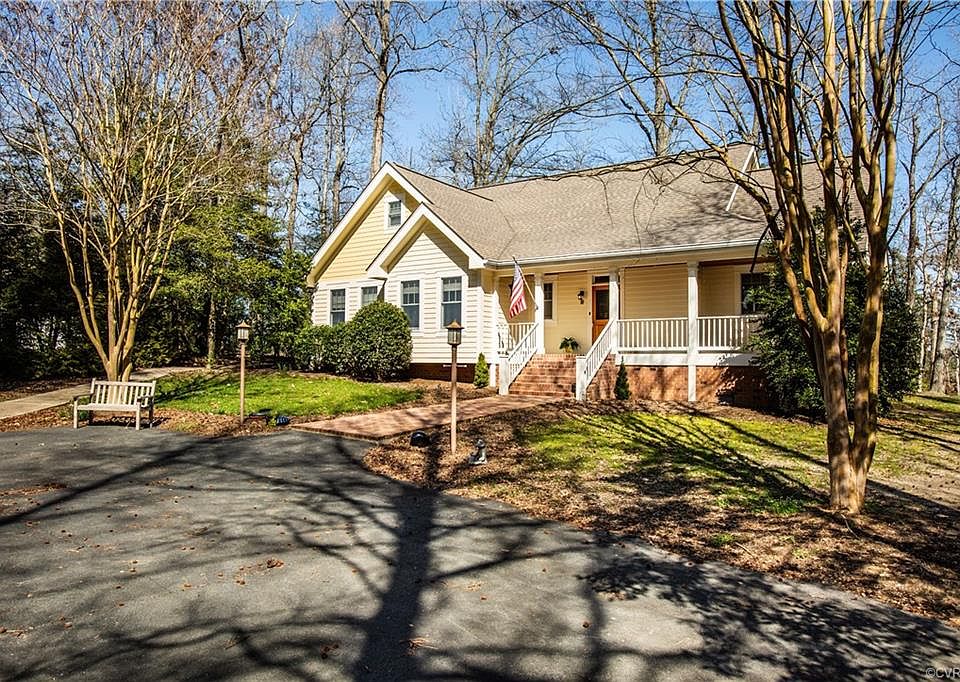 1st image of 33 Holly Ct