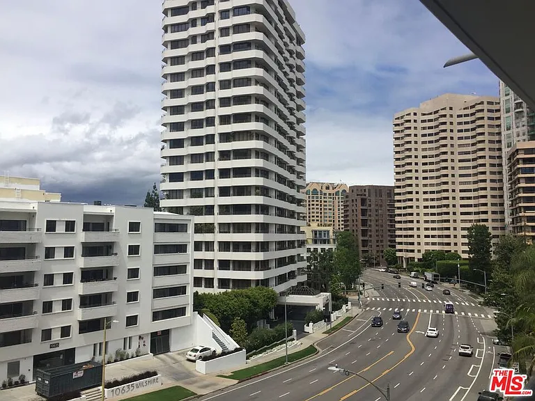 10660 Wilshire Blvd #705 — Photo 30