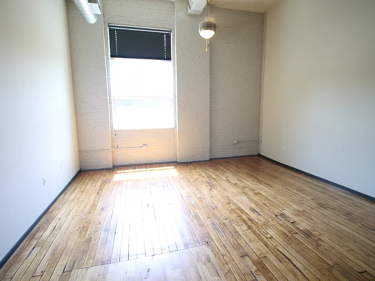 Main 2323 — Photo 10