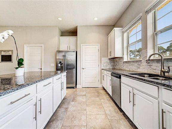 4th image of 2920 Lobelia Dr