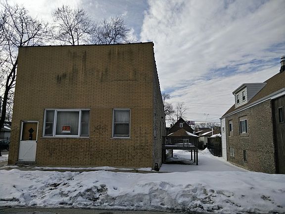 2nd image of 3358 S Oakley Ave #1