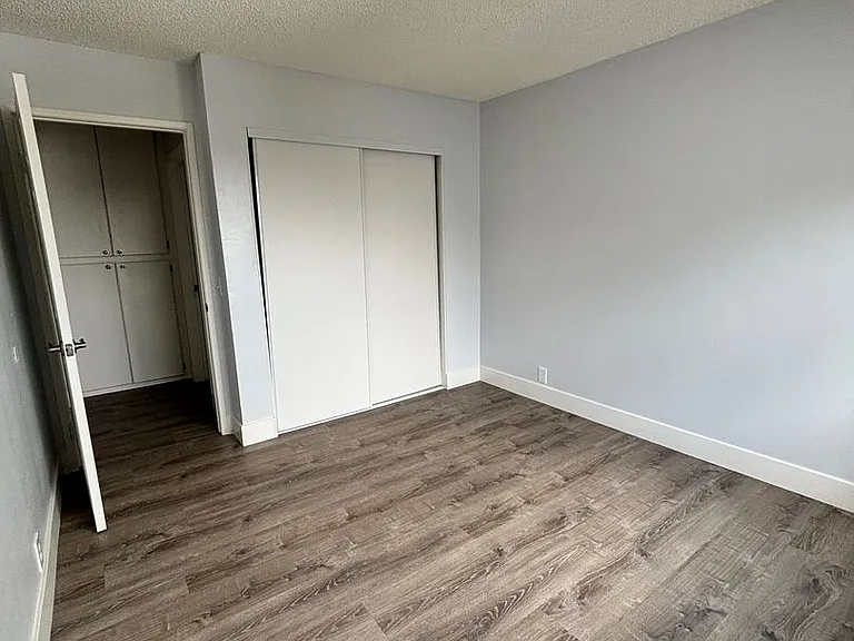 2649 Marengo St — Photo 48