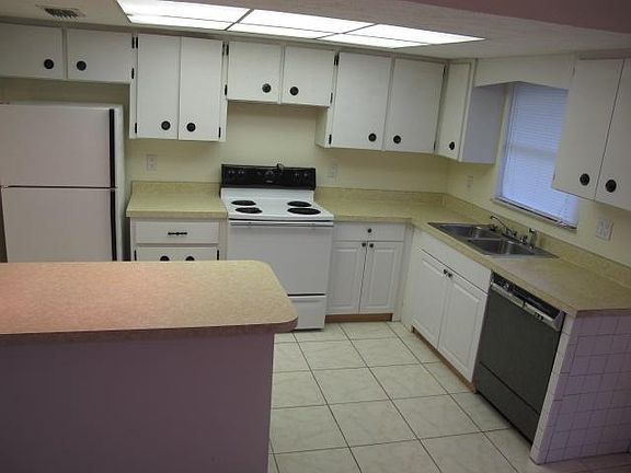 4th image of 19423 Edgewater Dr