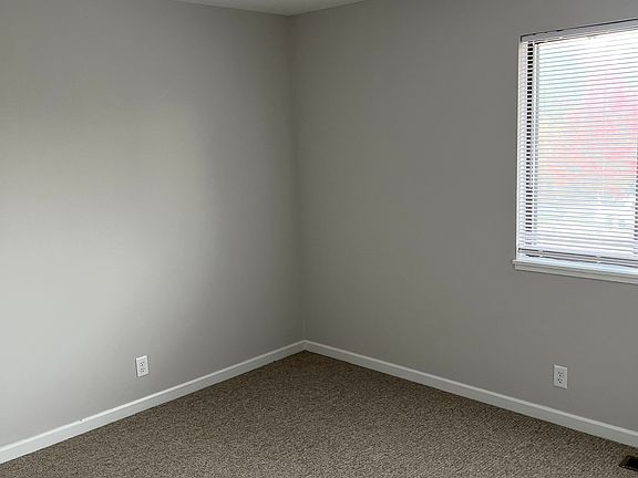 2nd image of 1133 Country Ln APT 1