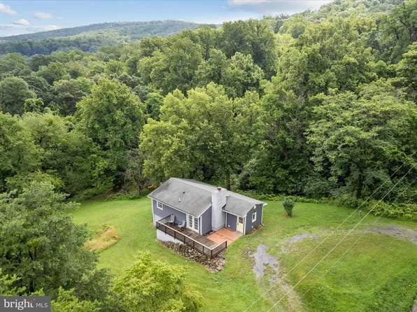 19 Sleepy Hollow Rd, Linden, VA 22642