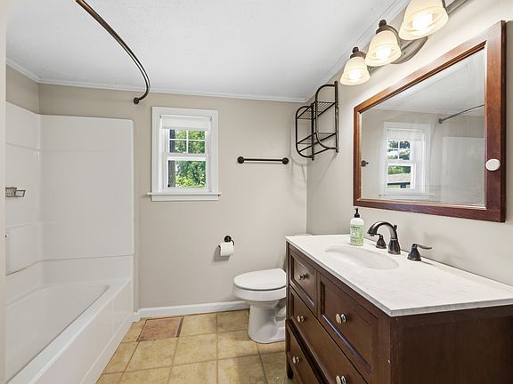 5th image of 313 Knox St