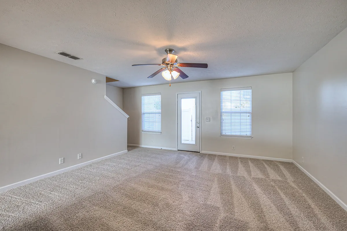 Building Photo - 4325 Aurora Cir #1