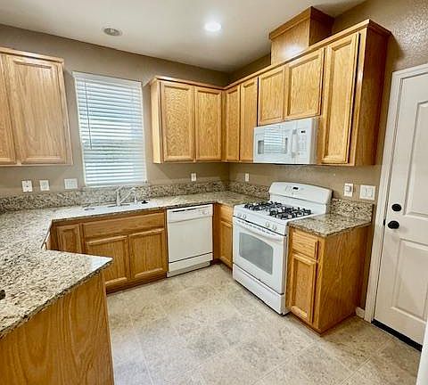 5th image of 4236 Dardanelles St