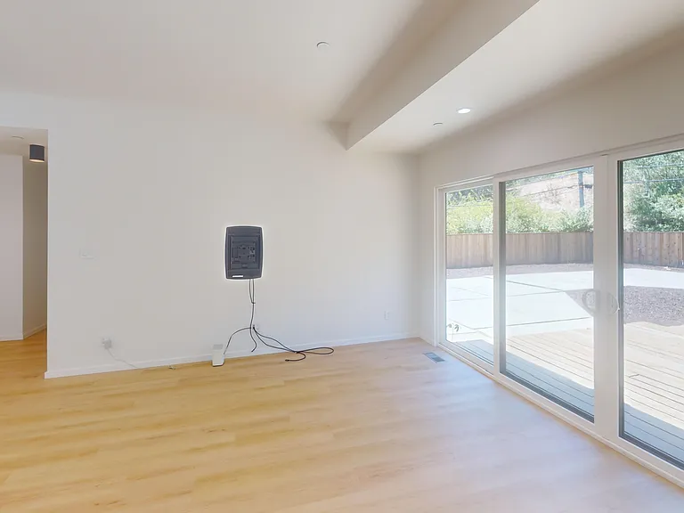1257 Sleepy Hollow Ln — Photo 14