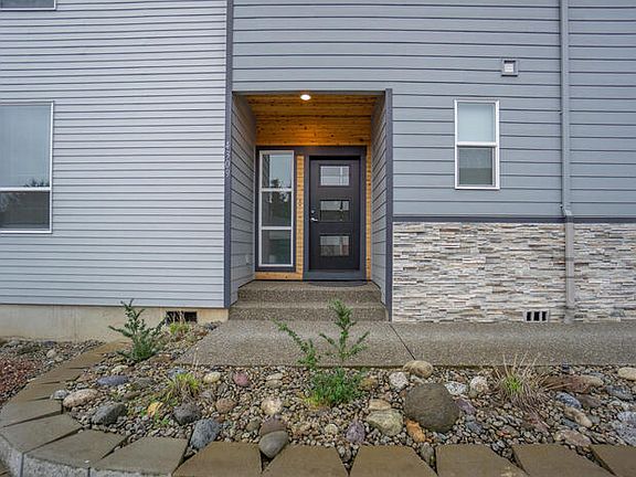 5th image of 4309 NE 61st St