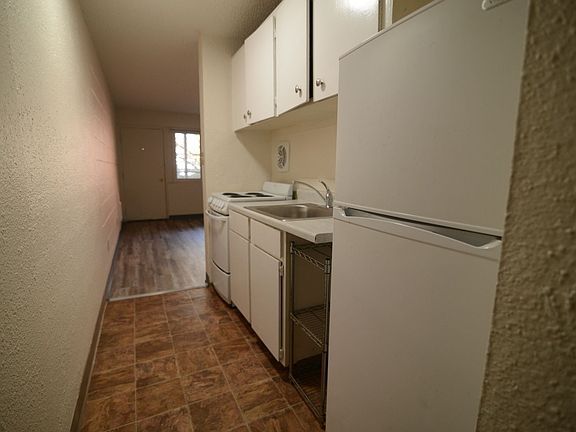5th image of 1642 Melrose Ave #210