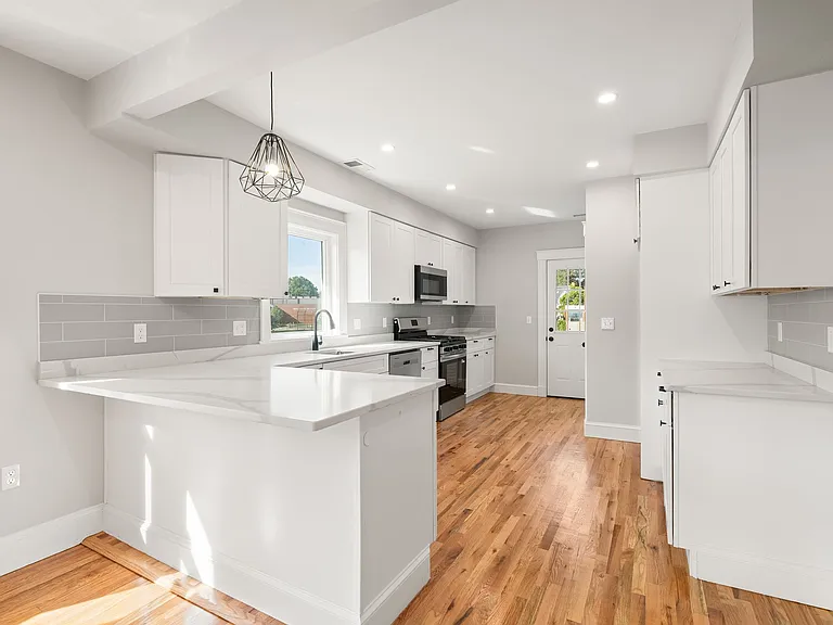 83 Franklin Ave #83 — Photo 5