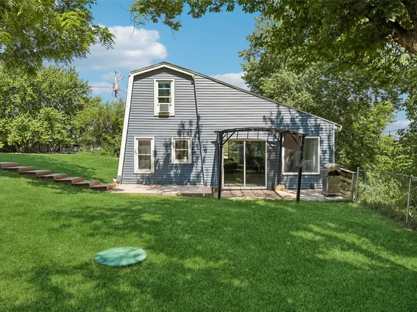 6033 N Lakeshore Dr, Brooklyn, IA 52211