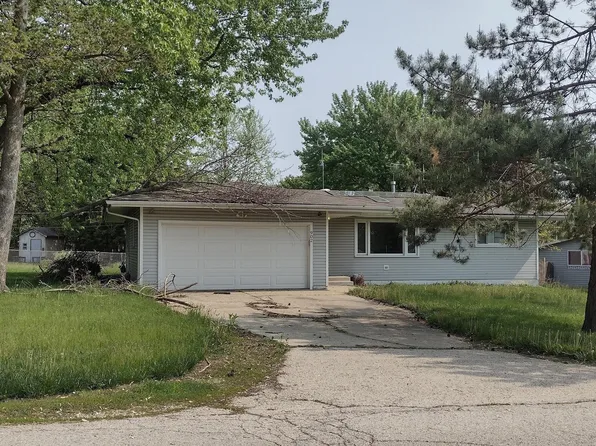 902 Oeffling Dr, McHenry, IL 60051