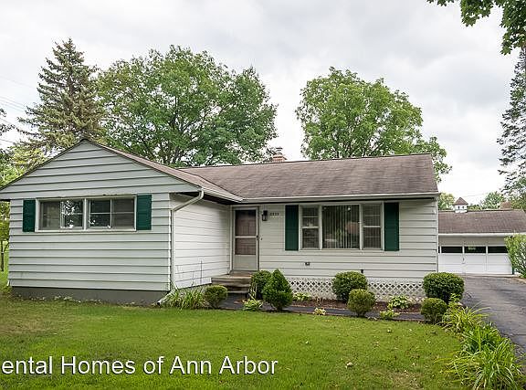 2nd image of 2935 Lakeview Dr