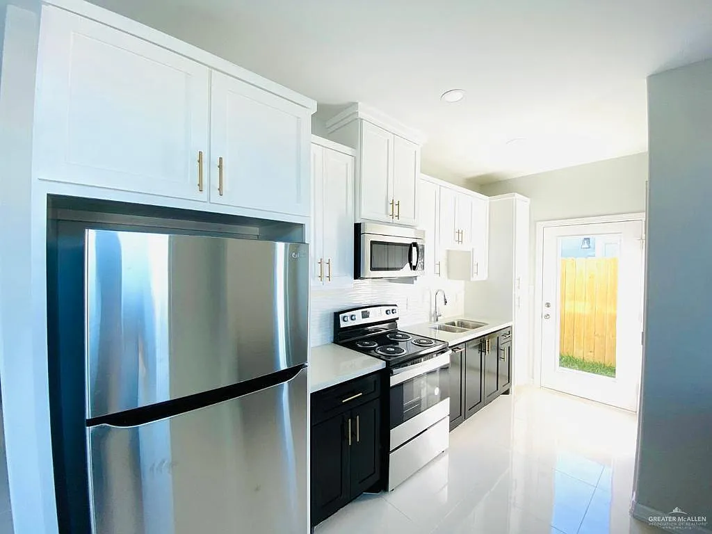 2 bed, 2.0 bath, 1075 sqft, $1,000 — Photo 4