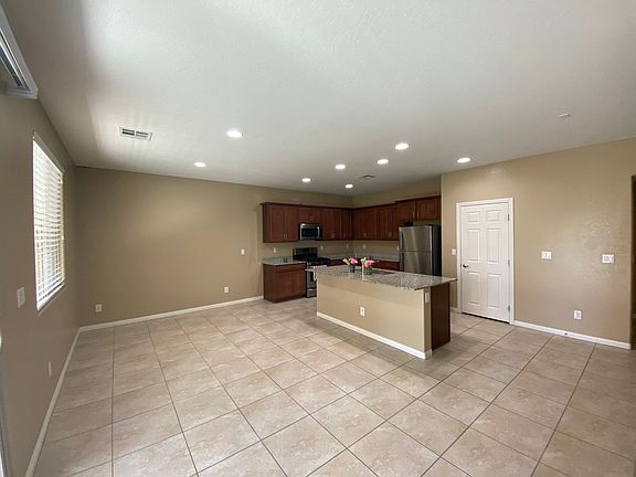 3rd image of 5220 Mountain Garland Ln