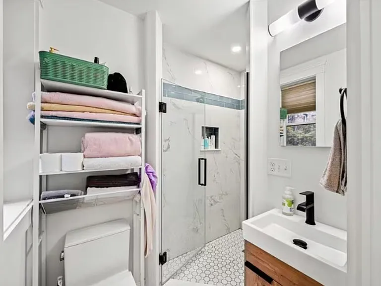 31 Irving St #4 — Photo 9
