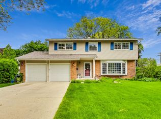 1015 N Hemlock Ln, Mount Prospect, IL