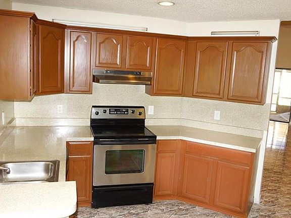 3rd image of 204 Gemwood Ct