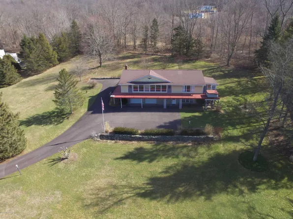 408 Shadowbrook Dr, Tunkhannock, PA 18657