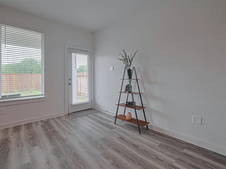 10405 Hadley Park Trl — Photo 6