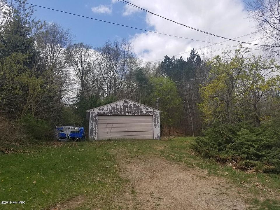 2nd image of 82 W Pickerel Lake Dr