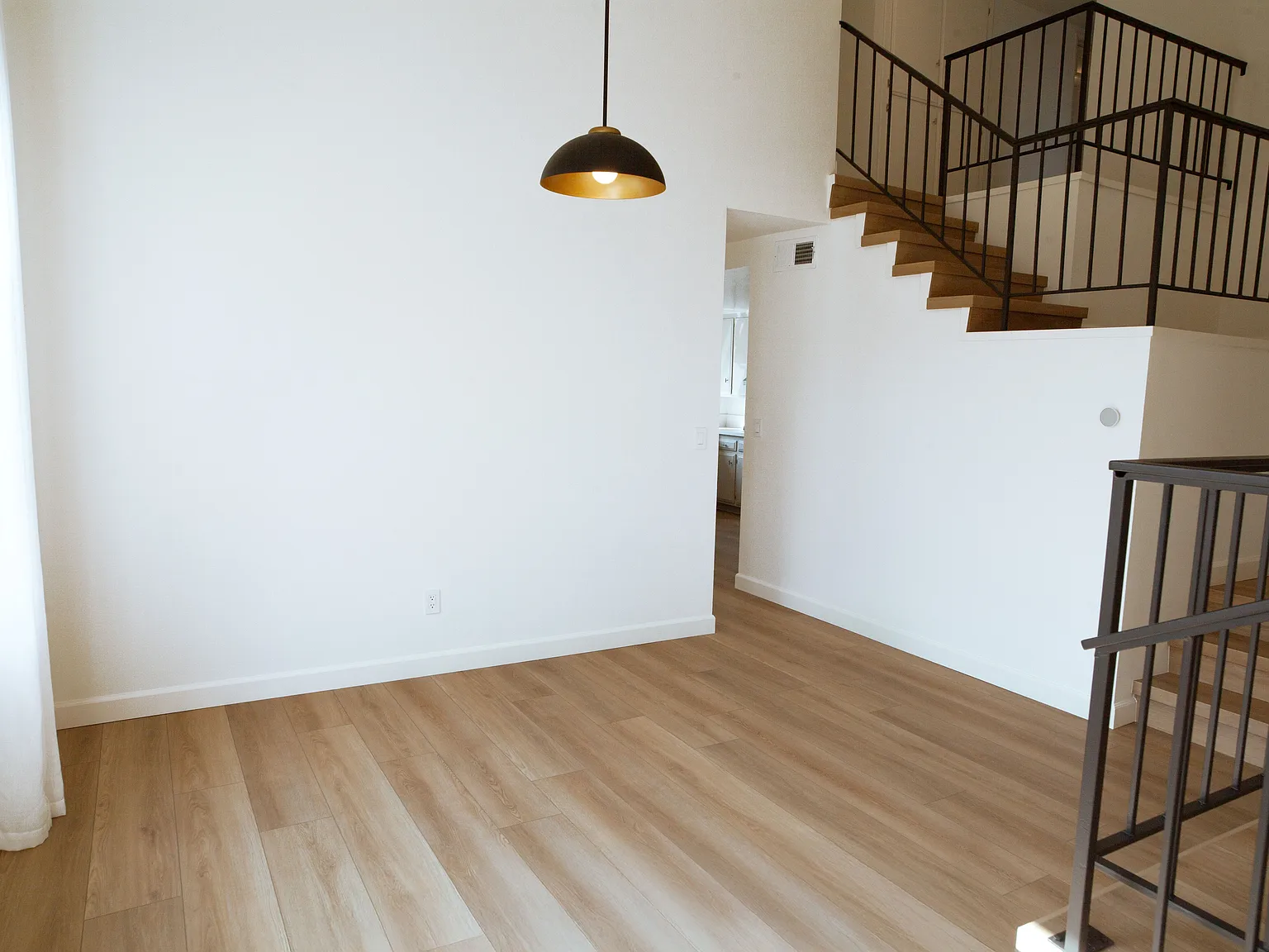 4 bed, 2096 sqft, $13,000 — Photo 4